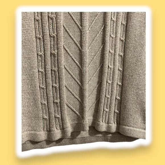 Beautiful knit sweater - Picture 3 of 5